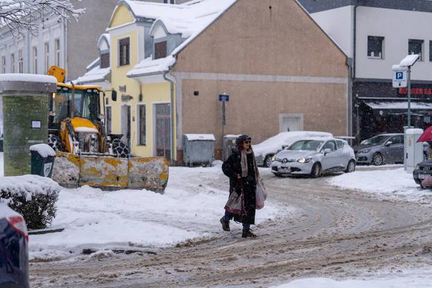 U Gospiću je izmjereno 16 cm snijega
