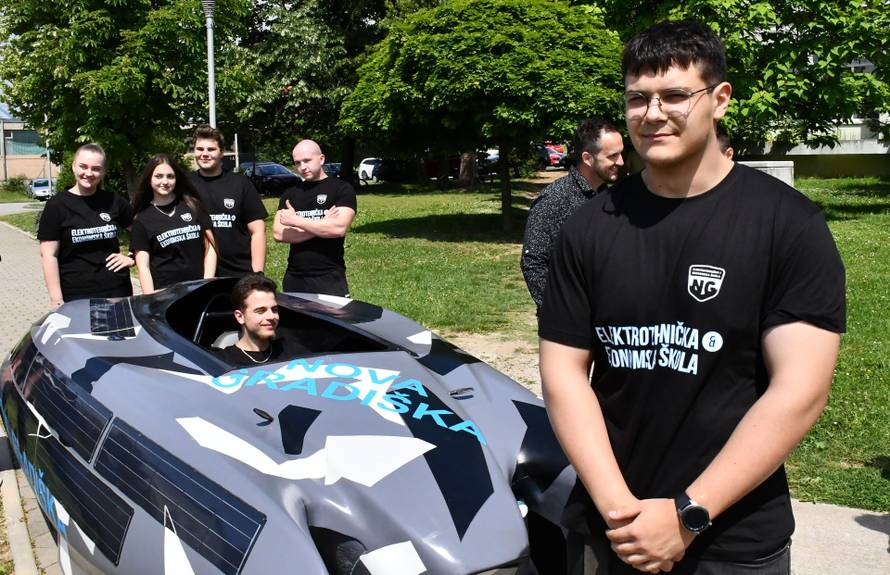 VIDEO Učenici iz Nove Gradiške napravili solarni 'Batmobile', lasersku harfu, rover za mine...