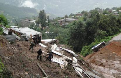 Meksiko: 11 ljudi poginulo je u oluji, 300.000 ljudi bez domova