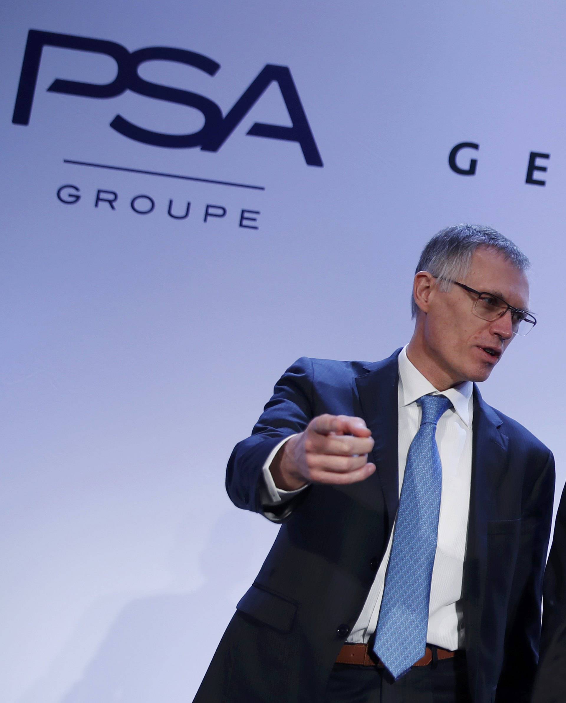 Carlos Tavares, Chairman of the Managing Board of French carmaker PSA Group, and Mary Barra, chairwoman and CEO of General Motors, attend a news conference in Paris