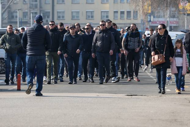 Zagreb: Bad Blue Boysi stigli na glasovanje za Skupštinu Dinama