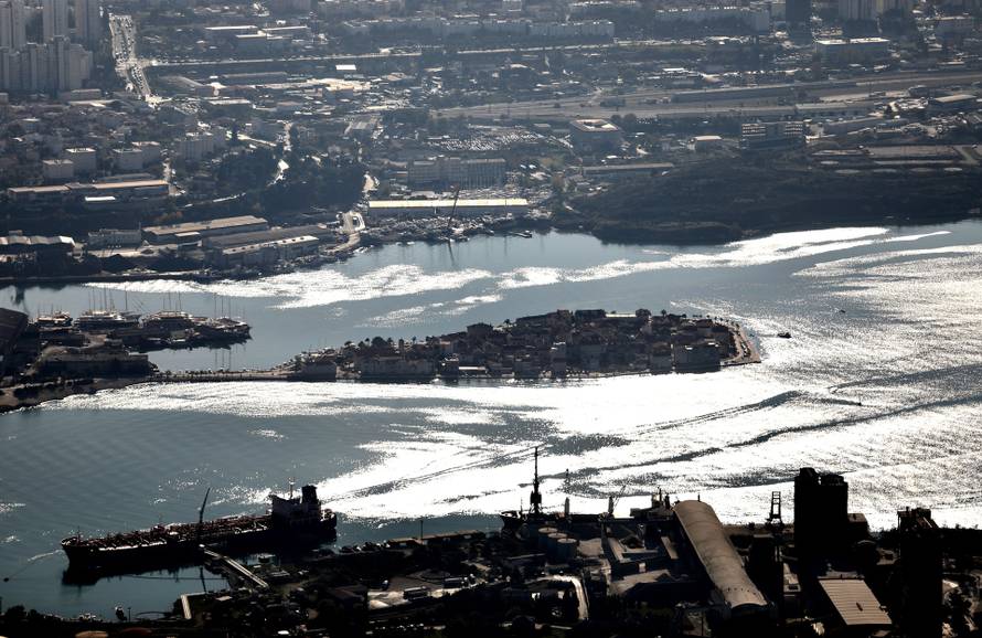 'Azbest nas ubija već godinama, zasuti smo ugljenom prašinom, sad dovode i naftne terminale'