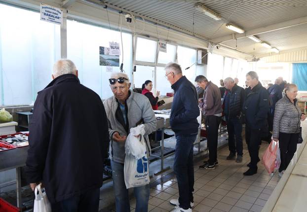 Šibenik: Ponuda ribe u šibenskoj ribarnici