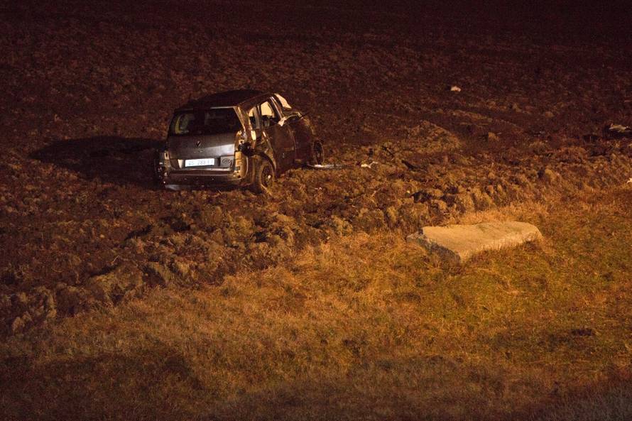 Auto se prevrnuo više puta, vozač (48) je ispao i poginuo