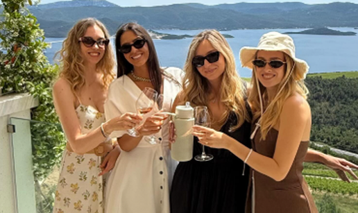 Grašo čuva djecu? Hana Huljić s društvom 'pobjegla' na odmor, s prijateljicama uživala u vinu