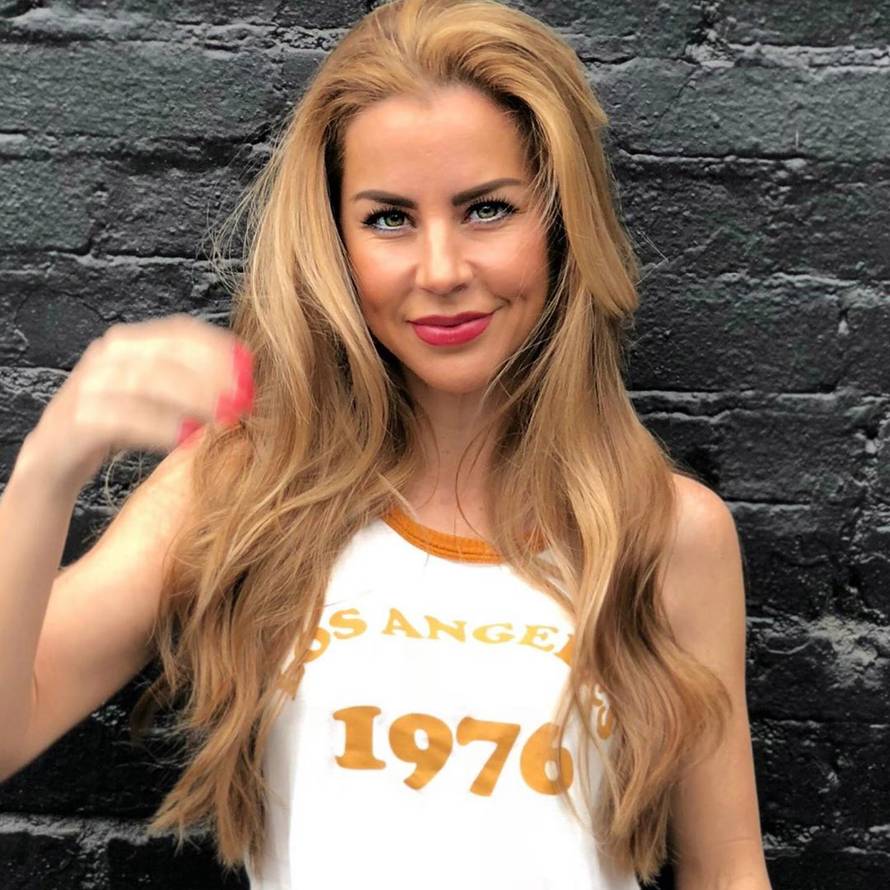 Playboy zečica: Pila sam votku 24 sata dnevno i povraćala krv