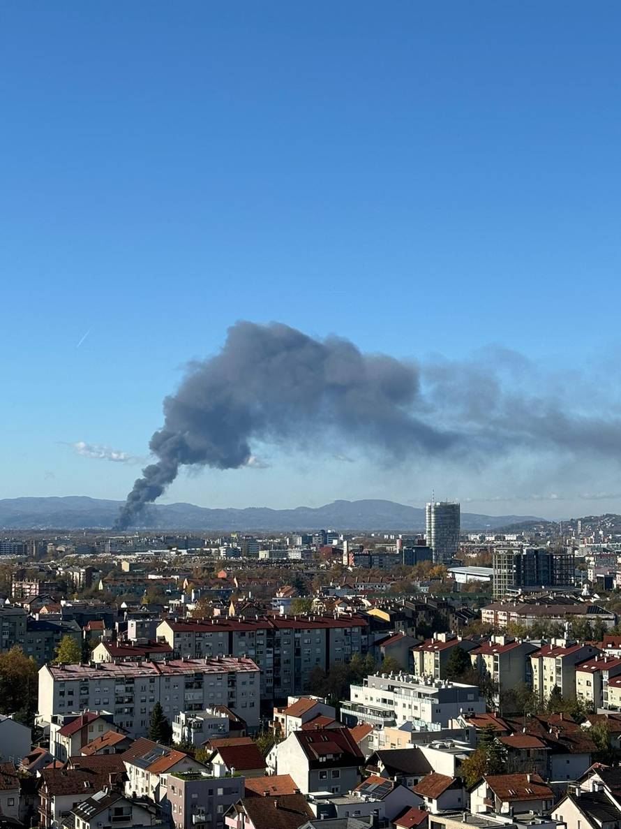 FOTO/VIDEO Još se dimi u Sv. Nedelji: 'Nije opasno za ljude'