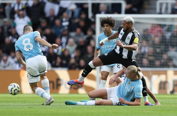 Premier League - Newcastle United v Manchester City