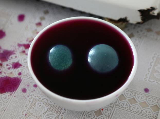 Bojanje Uskršnjih jaja na način kako su to radili naši stari