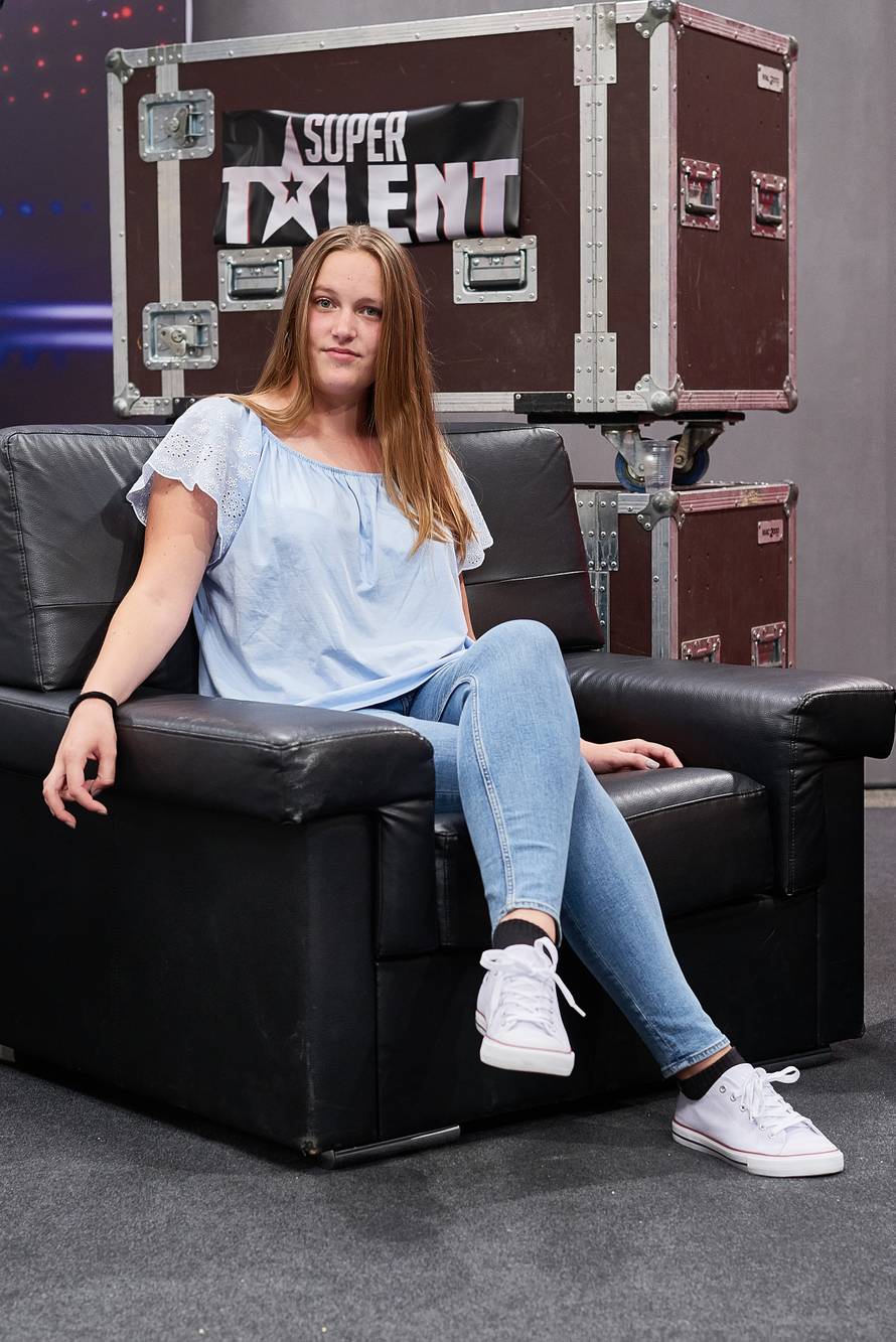 'Studentica bolje pjeva od Maje i Martine pa su ju popljuvale...'