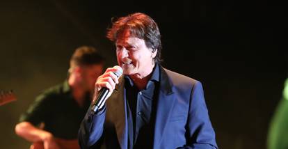 Zdravko Čolić održao koncert na prepunoj Ljetnoj pozornici u Opatiji