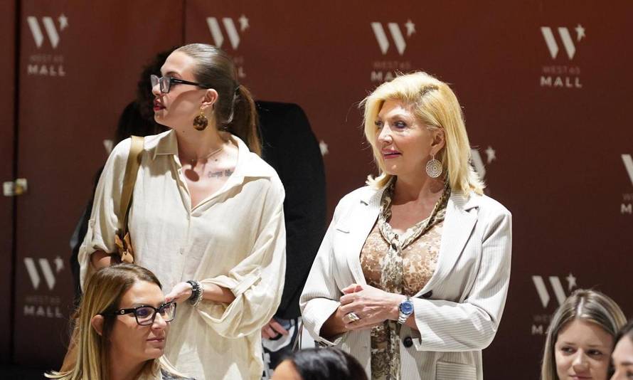 Beograd: Suzana Mančić na modnoj reviji