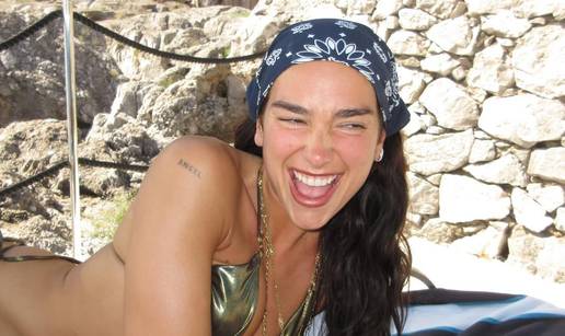 Dua Lipa tu&zcaron;ila Samsung za 15 milijuna dolara, a oni sada tra&zcaron;e odbacivanje njene tu&zcaron;be