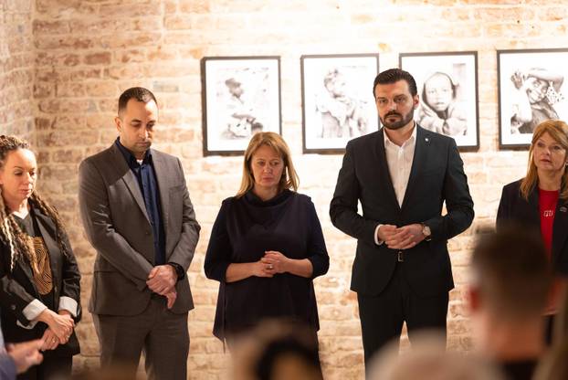 Osijek: Svečano otvorenje izložbe fotografija fotoreporterke Pixsella Emice Elveđi "Srce za Afriku"