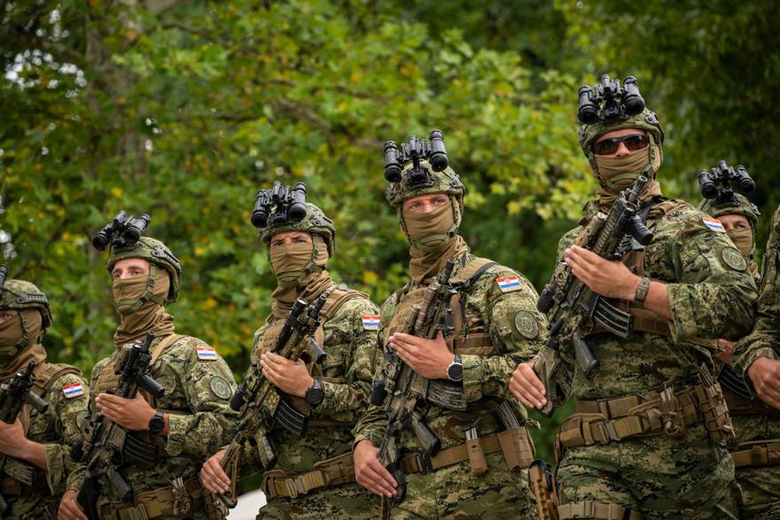 Ivan Anu&scaron;i&cacute; i Tihomir Kundid obi&scaron;li pripadnike pjesackih postroja Hrvatske vojske