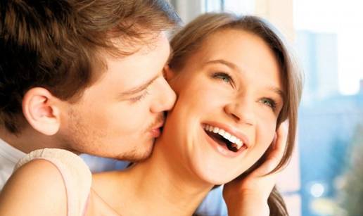 Rije&scaron;ite zubni kamenac i probleme s desnima kod ku&cacute;e