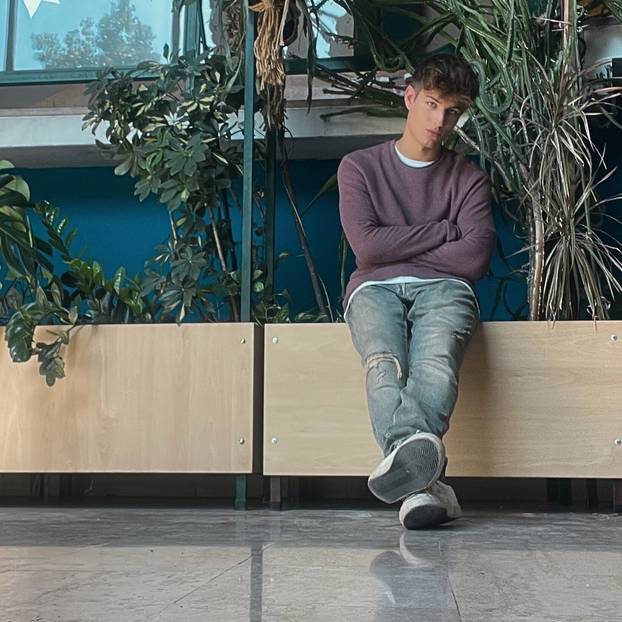 Tko su zvijezde nove hit serije 'Sram': Sjajno glume tinejdžere, neki imaju i preko 30 godina