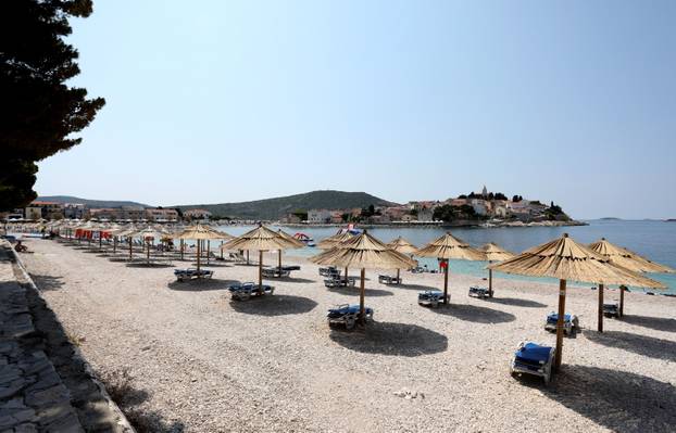 Primošten: Nakon najavljenog toplotnog udara spas je najbolje potražiti u moru