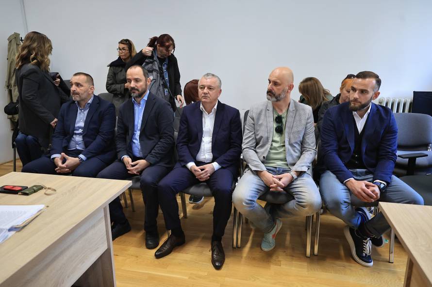 Zagreb: Početak sudjenja u aferi Po babi i stričevima