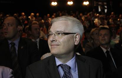 Josipović: Treba vrijediti ''Ki pošteno radi, pošteno i živi''
