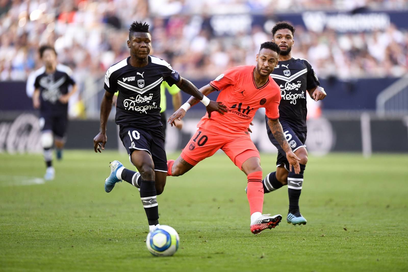 Match de championnat de Ligue 1 Conforama opposant le Football Club des Girondins de Bordeaux au Paris Saint-Germain (PSG) au stade  Matmut Atlantique Ã  Bordeaux