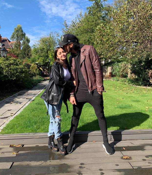 FOTO Livakoviću zatvorio put do gola, ona mu je velika podrška