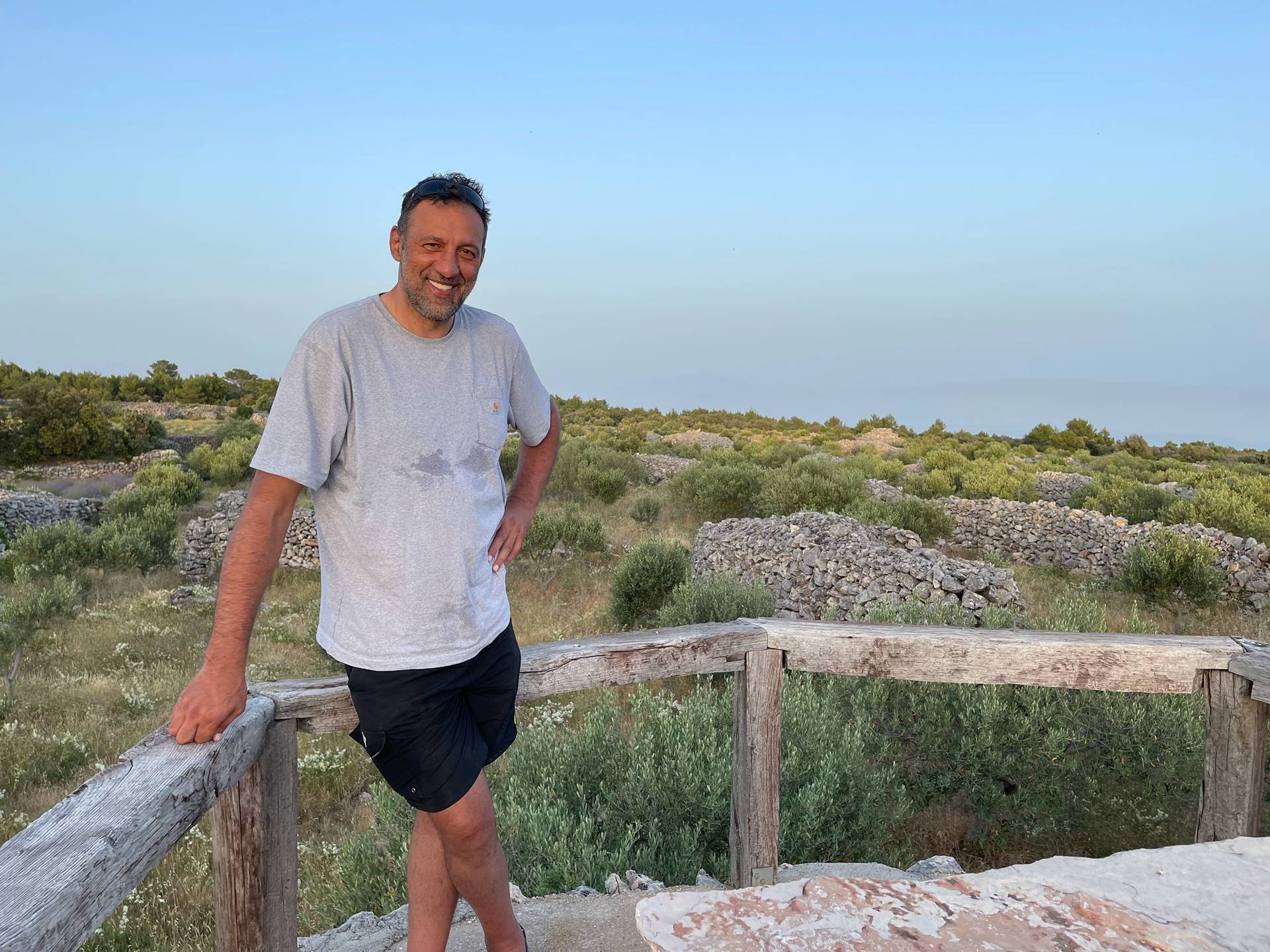 Vlade Divac došao na Hvar kod fotografa Lazića: Bivši košarkaš uživao je u poljima lavande...