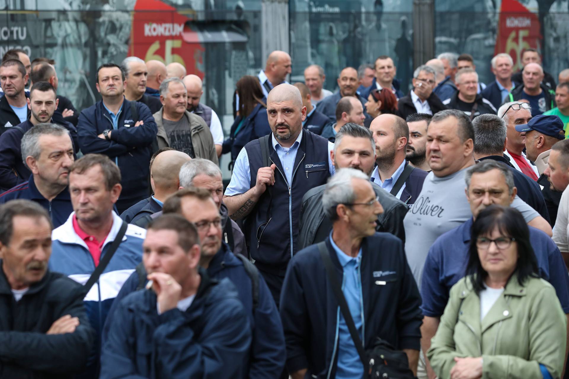 Zagreb: Radnici ZET-a prosvjeduju kod okretišta Remiza zbog nezadovoljstva potpisanim kolektivnim ugovorom