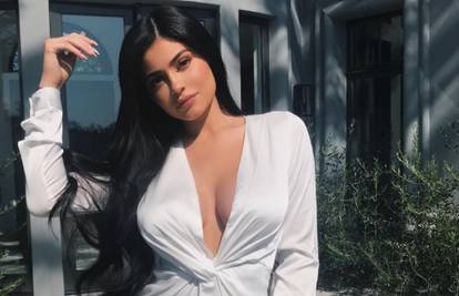 Na meti kritika: Kylie Jenner (20) je opet povećala grudi?