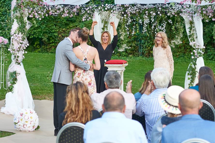 Pale su dvije prosidbe u finalu, a cure ljute: 'Nije bio vrijedan'