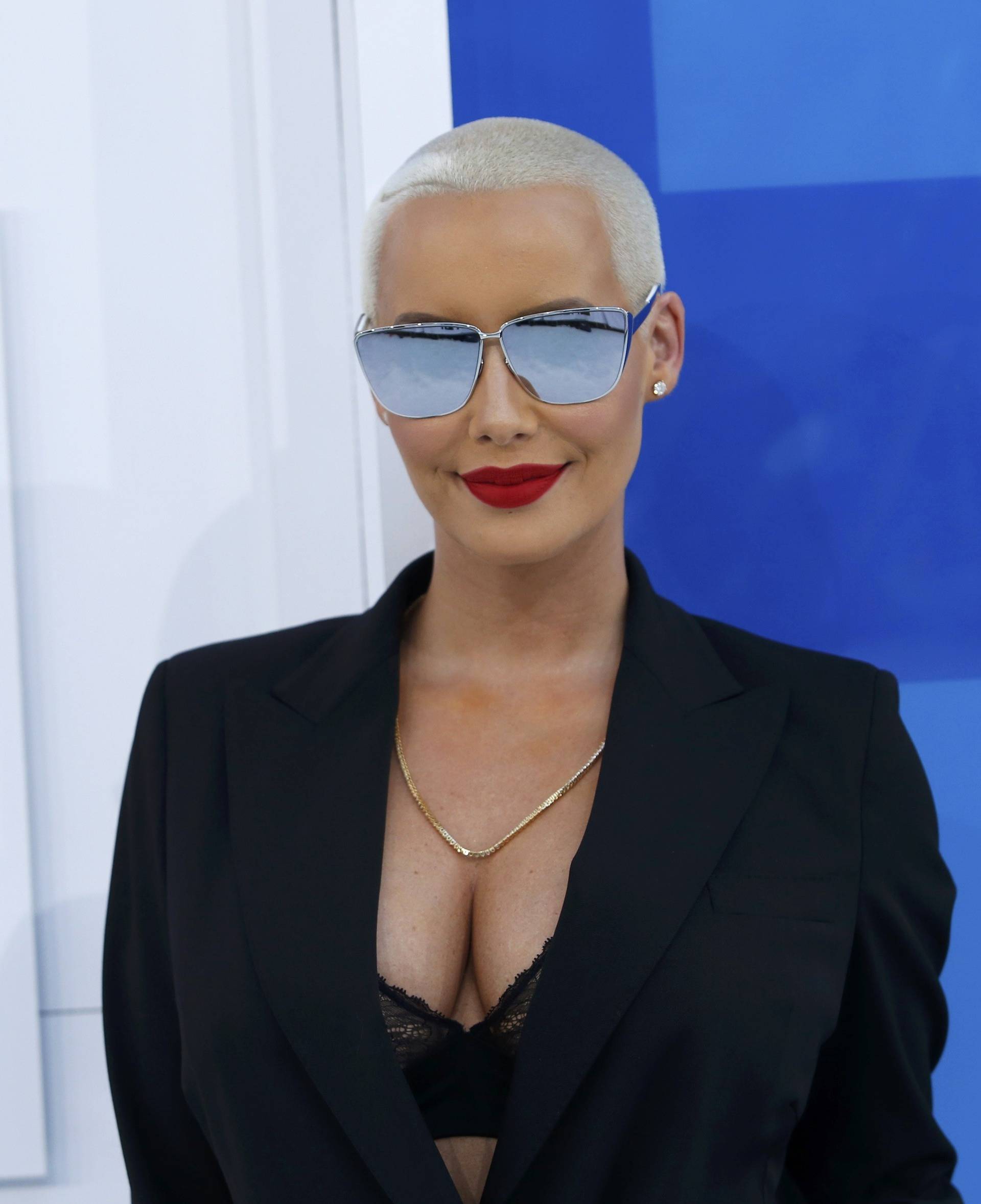 Amber Rose arrives at the 2016 MTV Video Music Awards in New York