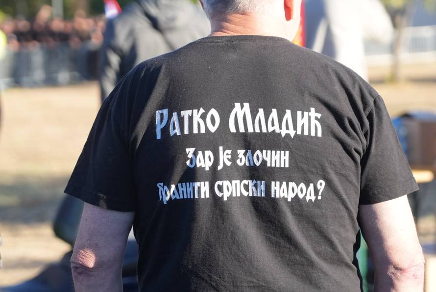 Beograd: Brojni građani došli odati počast ratnom zločincu Ratku Mladiću