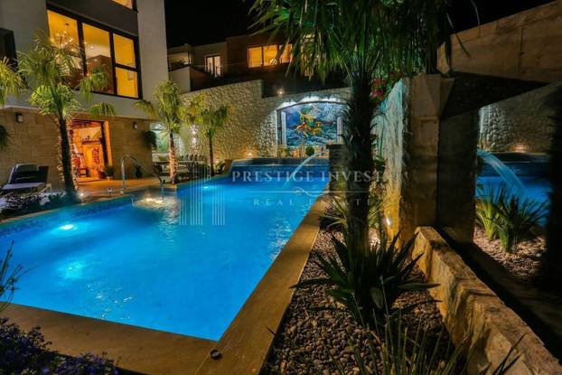 FOTO Kakva perverzija u Splitu! Vodeni raj i slike dizajnera. Ova vila se prodaje, a znamo i cijenu