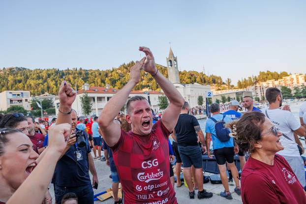 Ploče: Pobjednici ovogodišnjeg Maratona lađa je ekipa iz Zagreba