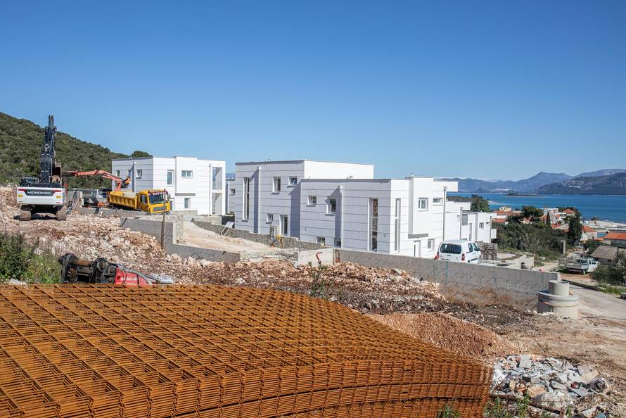 Kompleks Vila koji se gradi u Dračama, jednu od vila gradi i Halid Bešlić