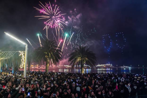 Željko Bebek i Baby Lasagna uvelu su Split u Novu 2026. godinu uz vatromet i dronove