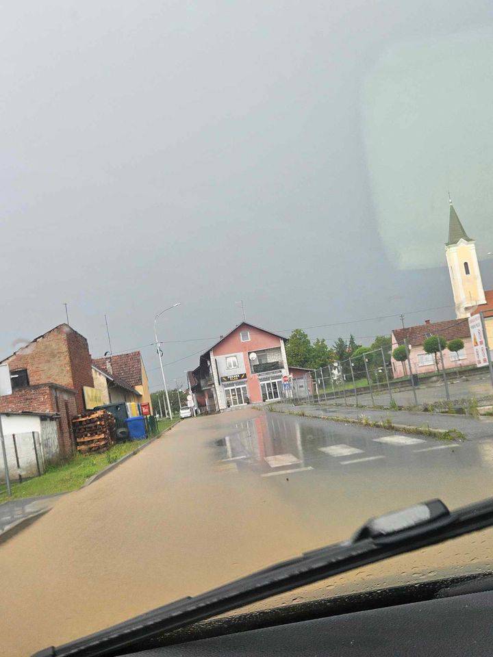 VIDEO Strašna oluja na istoku Hrvatske: Tuča kod Županje, na A3 stajali ispod nadvožnjaka