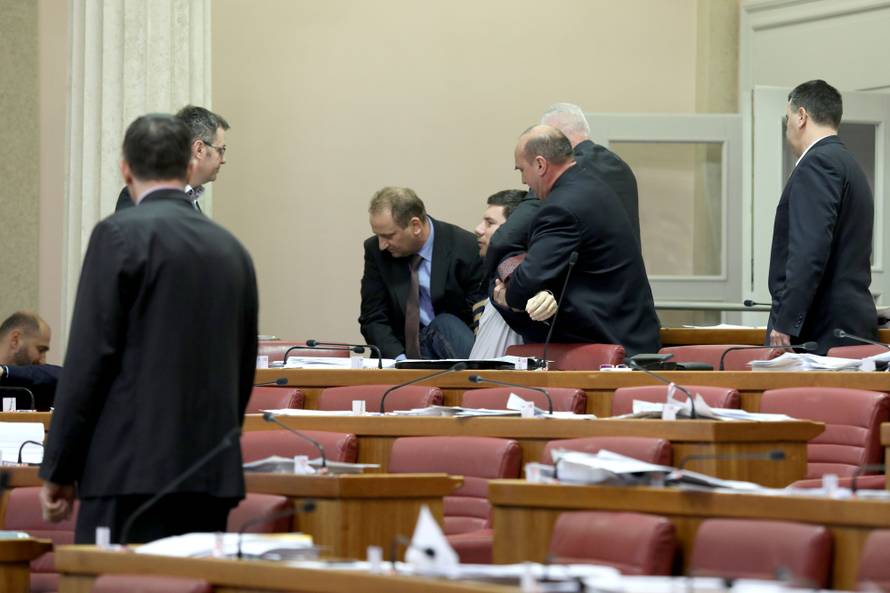 Culej  opsovao i  napao Pernara: 'Balavac jedan, sram te bilo!'