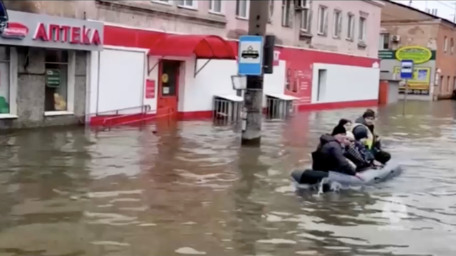 Dramatične snimke iz Rusije: Rekordne poplave na Uralu, tisuće ljudi ostalo bez domova
