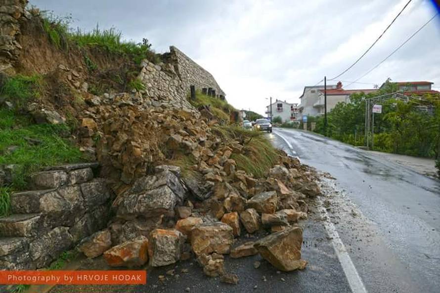 Obilne kiše ponovno potopile Crikvenicu, Rab, Kozari Bok...