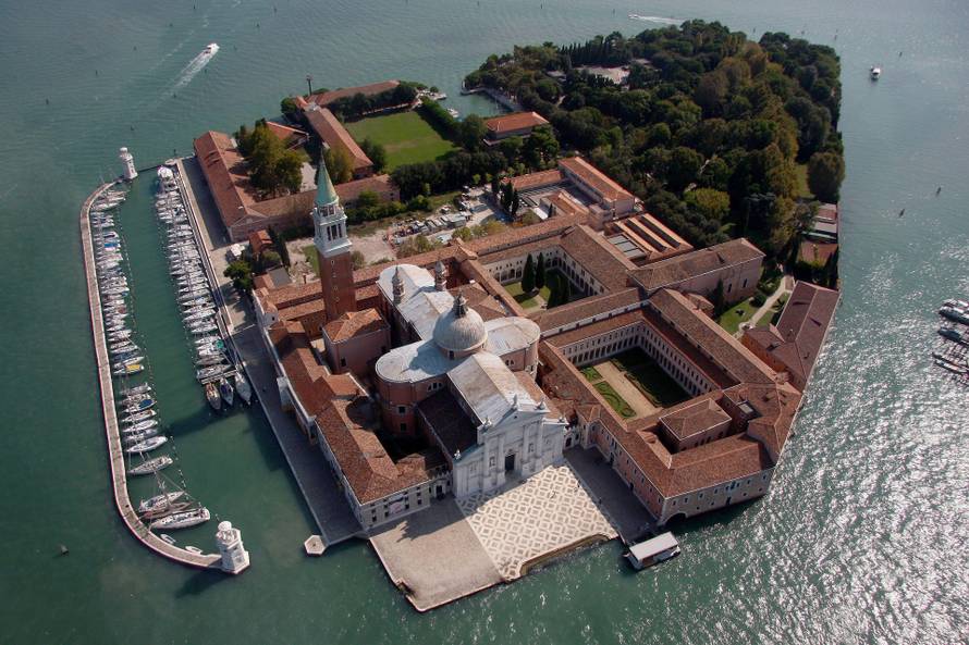 Venice, Italy. 14th June, 2025. The places probably chosen by Jeff Bezos for his wedding are the following: the Giorgio Cini Foundation on the island of San Giorgio Maggiore, view of the interior from above Credit: Independent Photo Agency/Alamy Live News