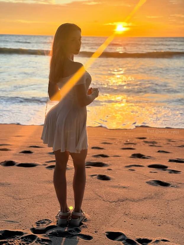 FOTO I zgodna i talentirana: Umjetnica pretvorila erotske crteže u milijunsku karijeru!