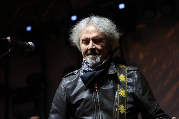 Šibenik: Šibenska Adventura zapo?ela koncertom Parnog valjka u perivoju Roberta Visianija