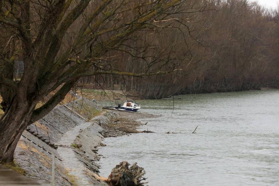 Sinoć u Aljmašu u čamcu pronađena tijela dva ribiča