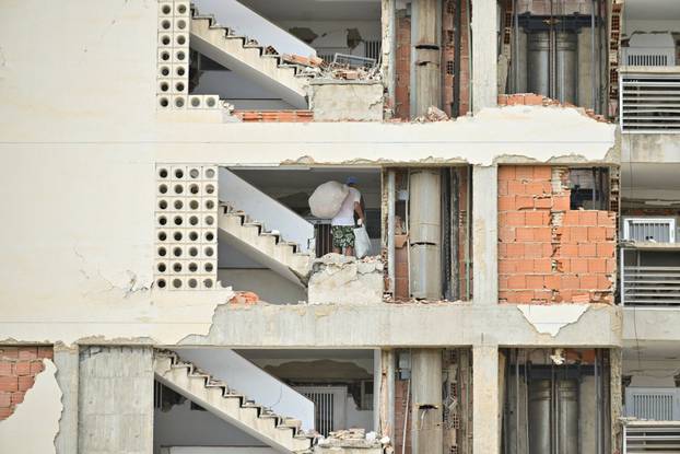 Aftermath of earthquakes in La Guaira