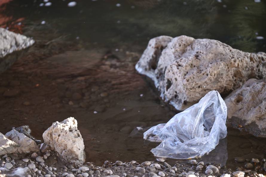 Zagreb: Maloljetnici u koritu Save pronašli lubanju u vrećici s kamenom