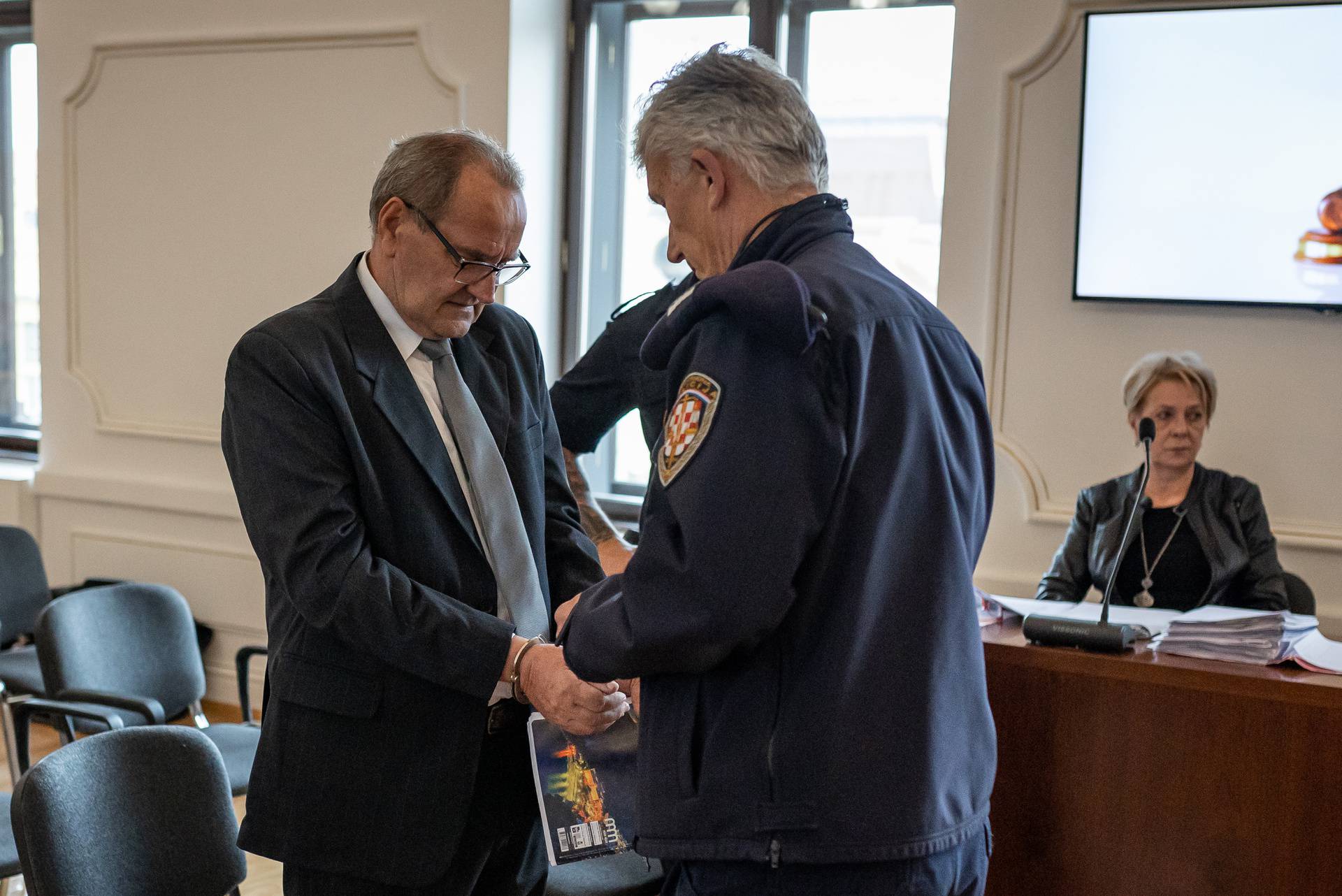 Osijek: Optuženik za ratni zločin Vojislav Medić doveden na Županijski sud