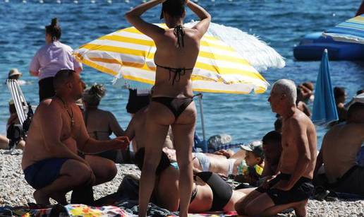 FOTO Tko ka&zcaron;e da je ljeto gotovo? Ovako danas izgledaju pla&zcaron;e u Vodicama i Rijeci