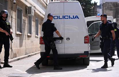 Zadarska policija uhitila dvojicu huligana, napadnuti novinari završili su u bolnici na šivanju