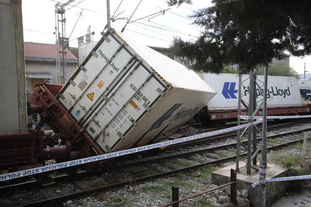 Vagoni iskočili iz kompozicije na pruzi Rijeka-Zagreb kod kolodvora Pećine
